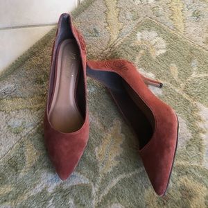 Nanette Lepore Heels!! Cute Embroidered details!